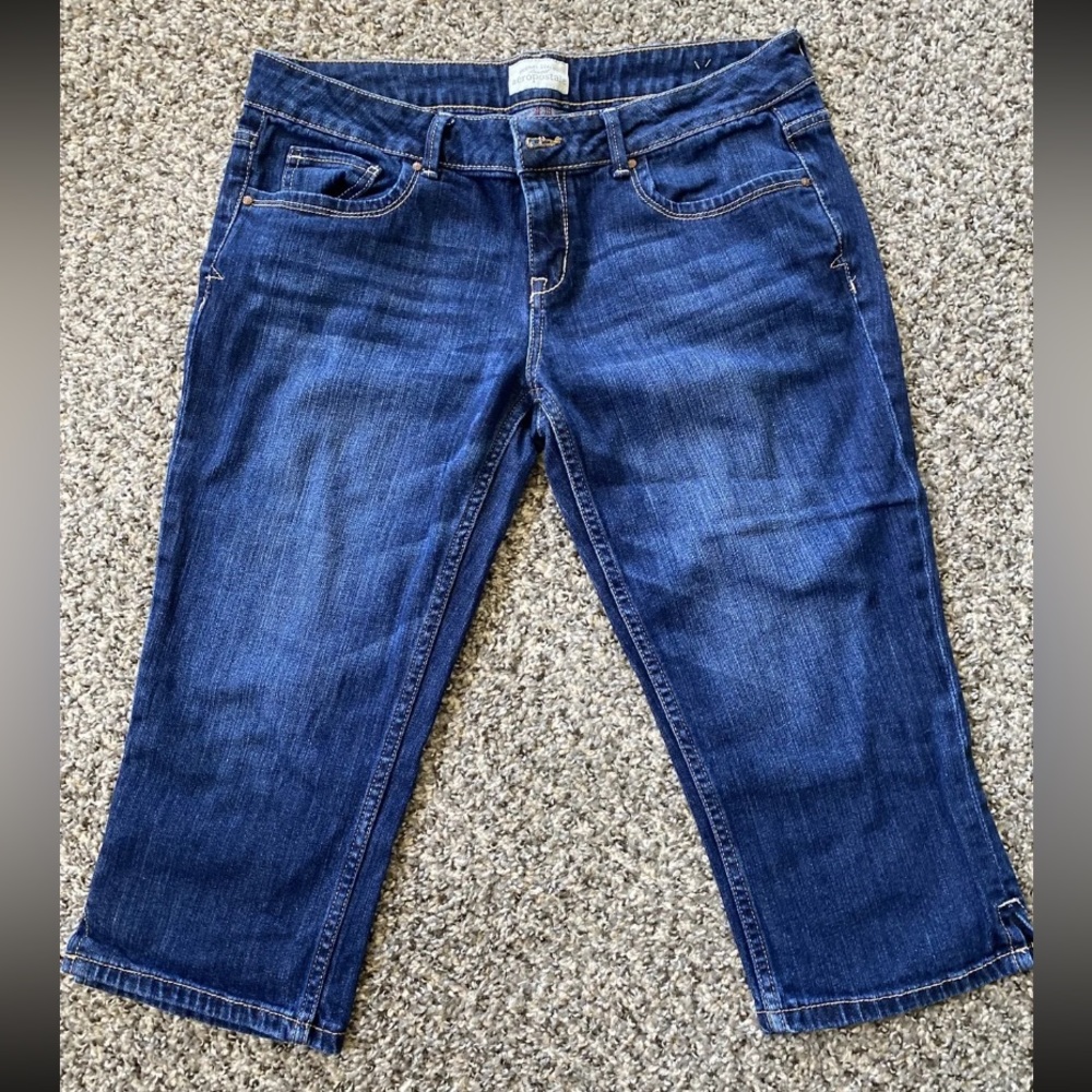 Aeropostale woman’s capri shorts size 11/12